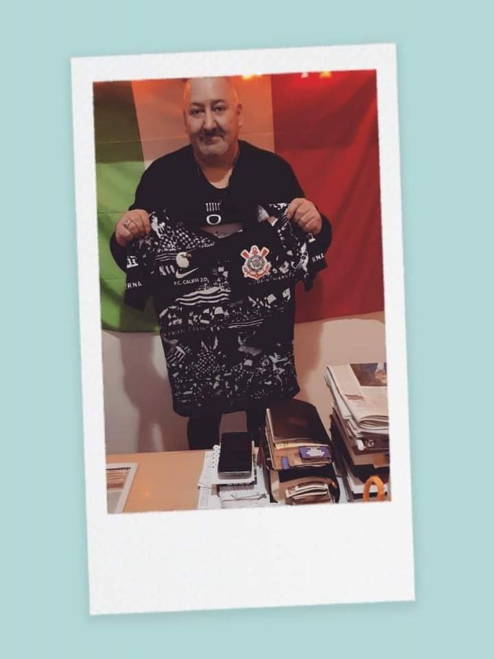 Il Pres con la maglia ufficiale dei Califfi